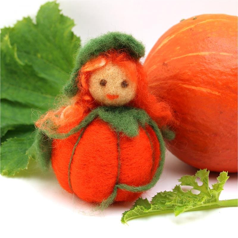 Filzanleitung: rundes Kürbiskind mit der Filznadel gefilzt - Trolle und ...