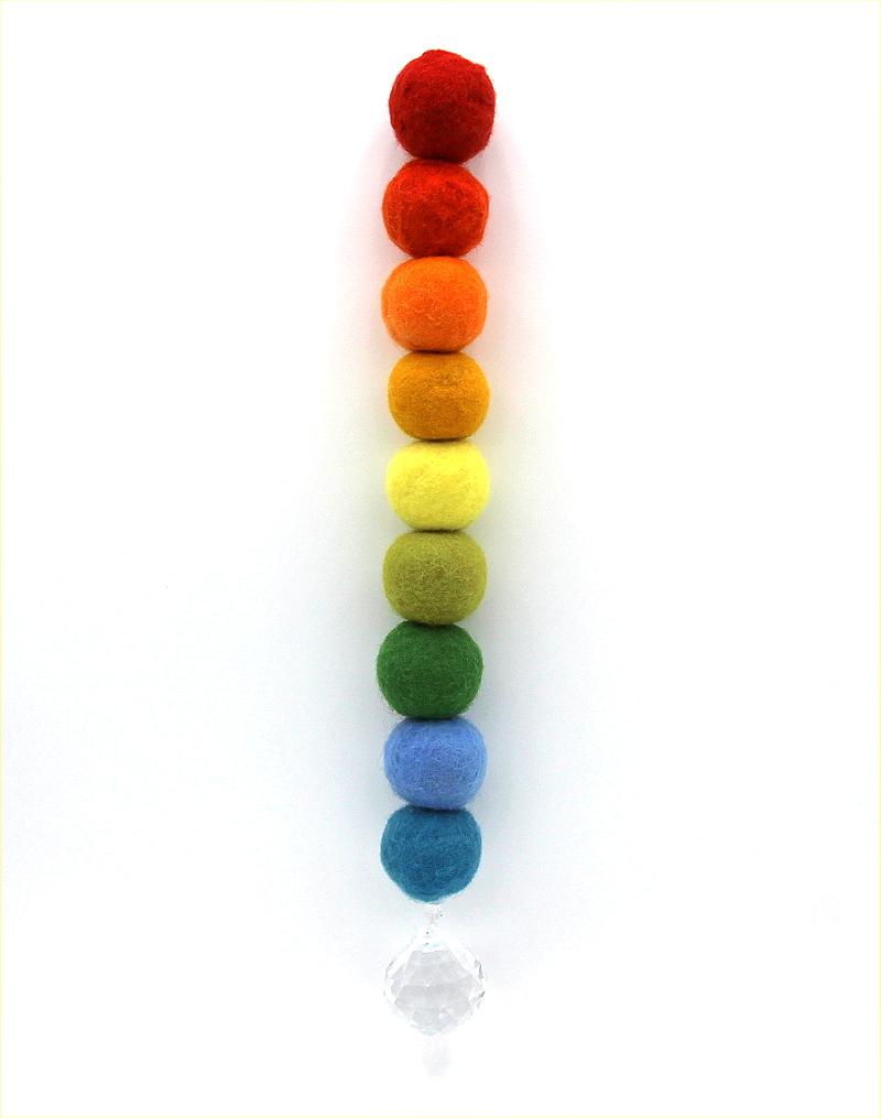 Filzpackung: Sonnenfänger aus Regenbogen-Filzkugeln mit Glaskristall T&W