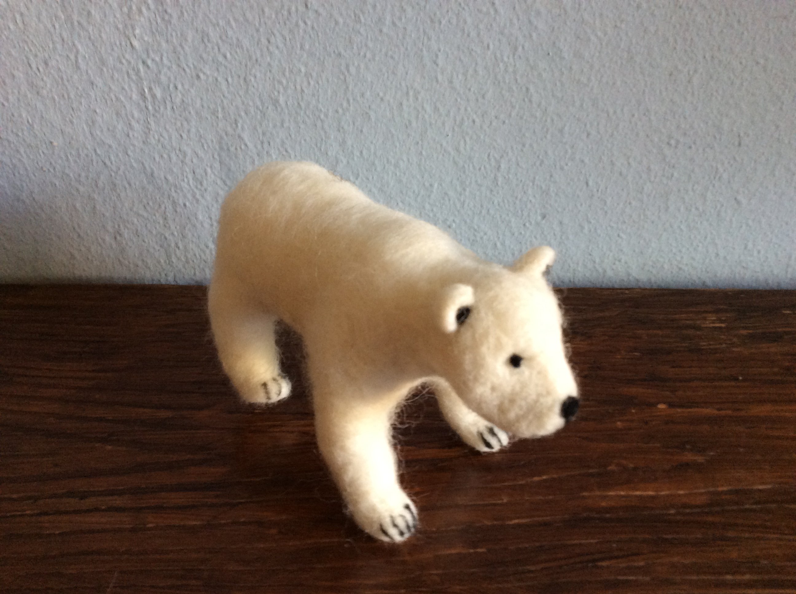 Eisbär , Osterhäschen, das Rotkelchen und die Filzdecke erfreuen mich.