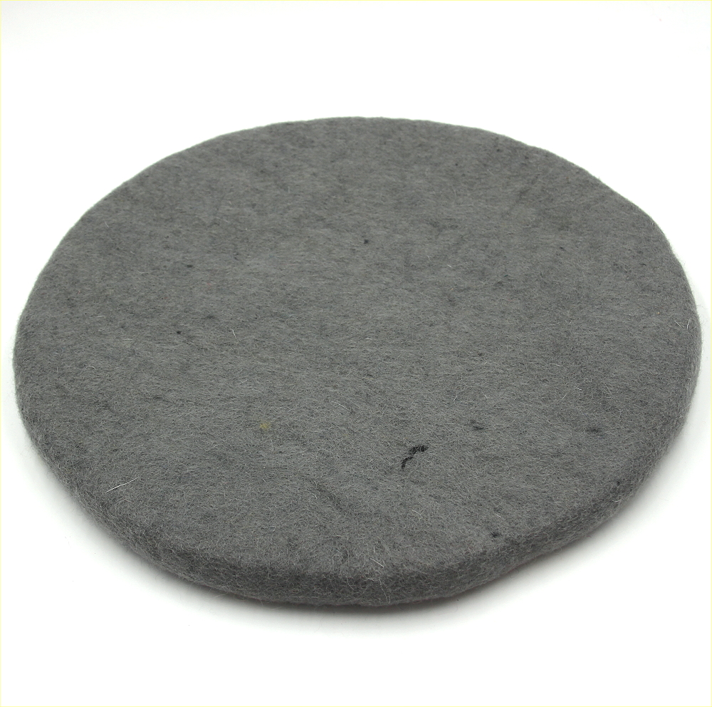 Handgefilztes Stuhlkissen aus 100 % Schurwolle in grau – weich & gemütlich