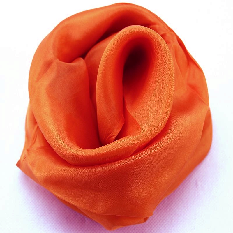 Pflanzengefärbtes Seidentuch / Schmusetuch orange