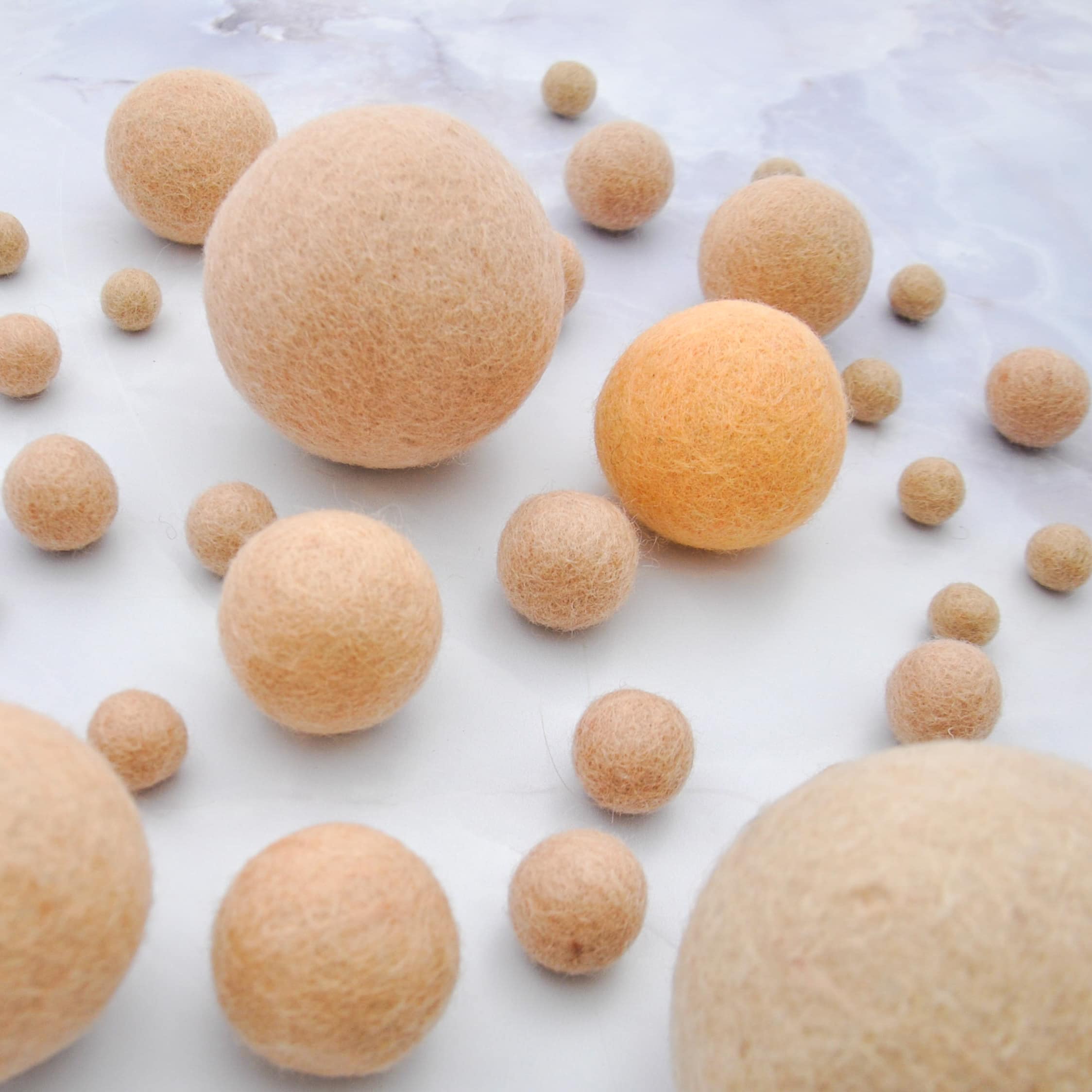 Beige Filzkugel / Filzperle / Wollkugel für Puppenköpfe 15mm