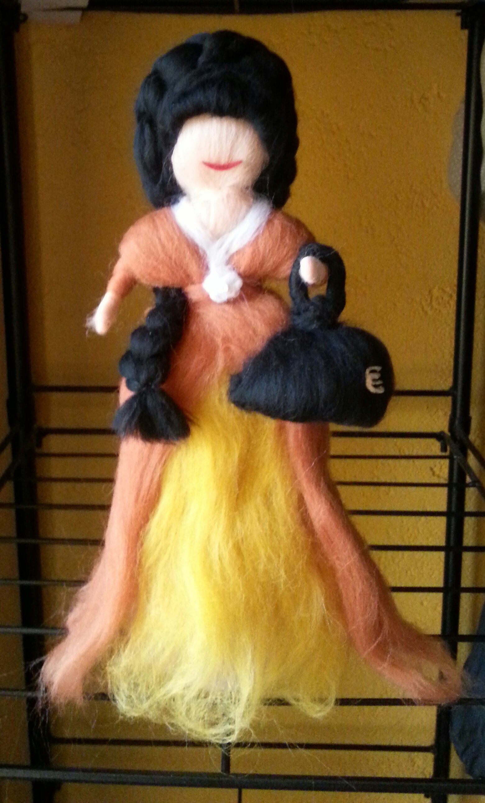 Feine Dame mit CC-Handtasche Feine Dame mit CC-Handtasche