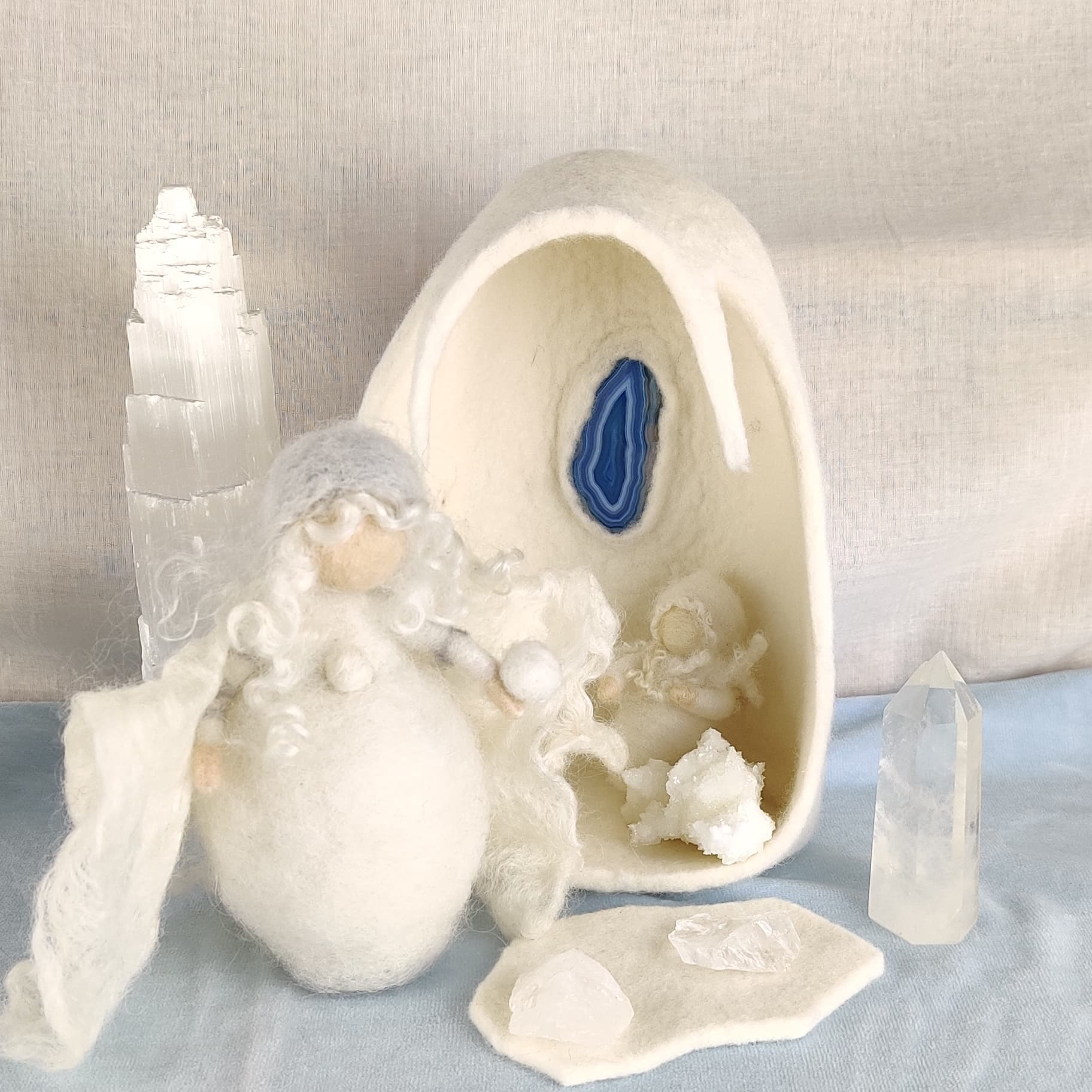 Bastelpackung - Filzpackung Schneehöhle mit Achatscheibe T&W Bastelpackung - Filzpackung Schneehöhle mit Achatscheibe T&W