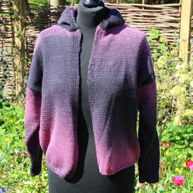 Strickjacke aus der Gradient Walk Strickgarn Grauzone Strickjacke aus der Gradient Walk Strickgarn Grauzone