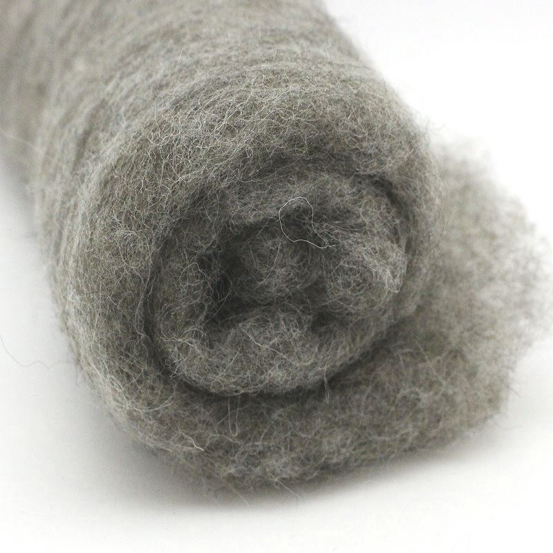 Bergschaf im Vlies in natur grau Bergschaf im Vlies in natur grau