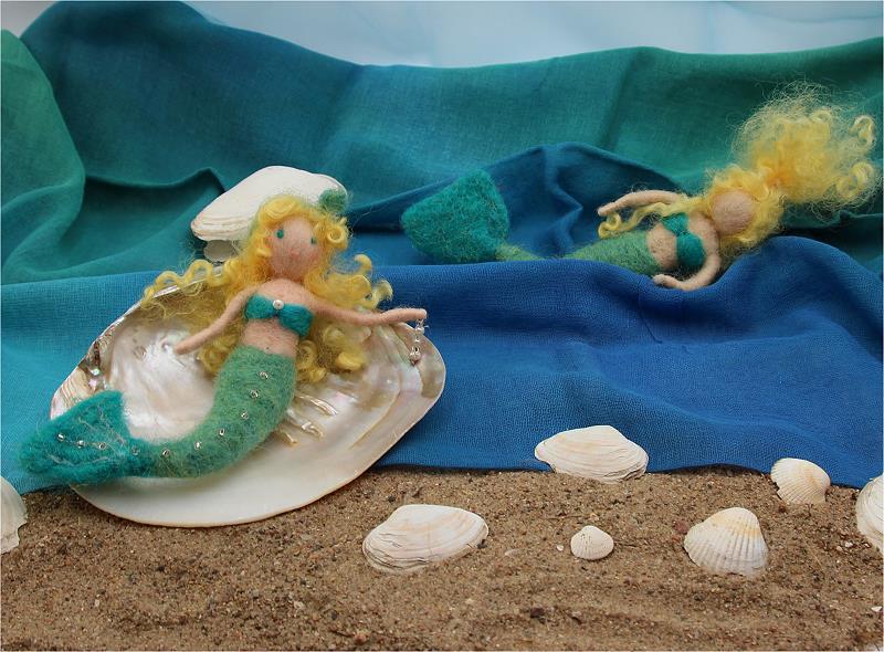 Bastelpackung: gefilzte Meerjungfrau aus Märchenwolle T&W Bastelpackung: gefilzte Meerjungfrau aus Märchenwolle T&W